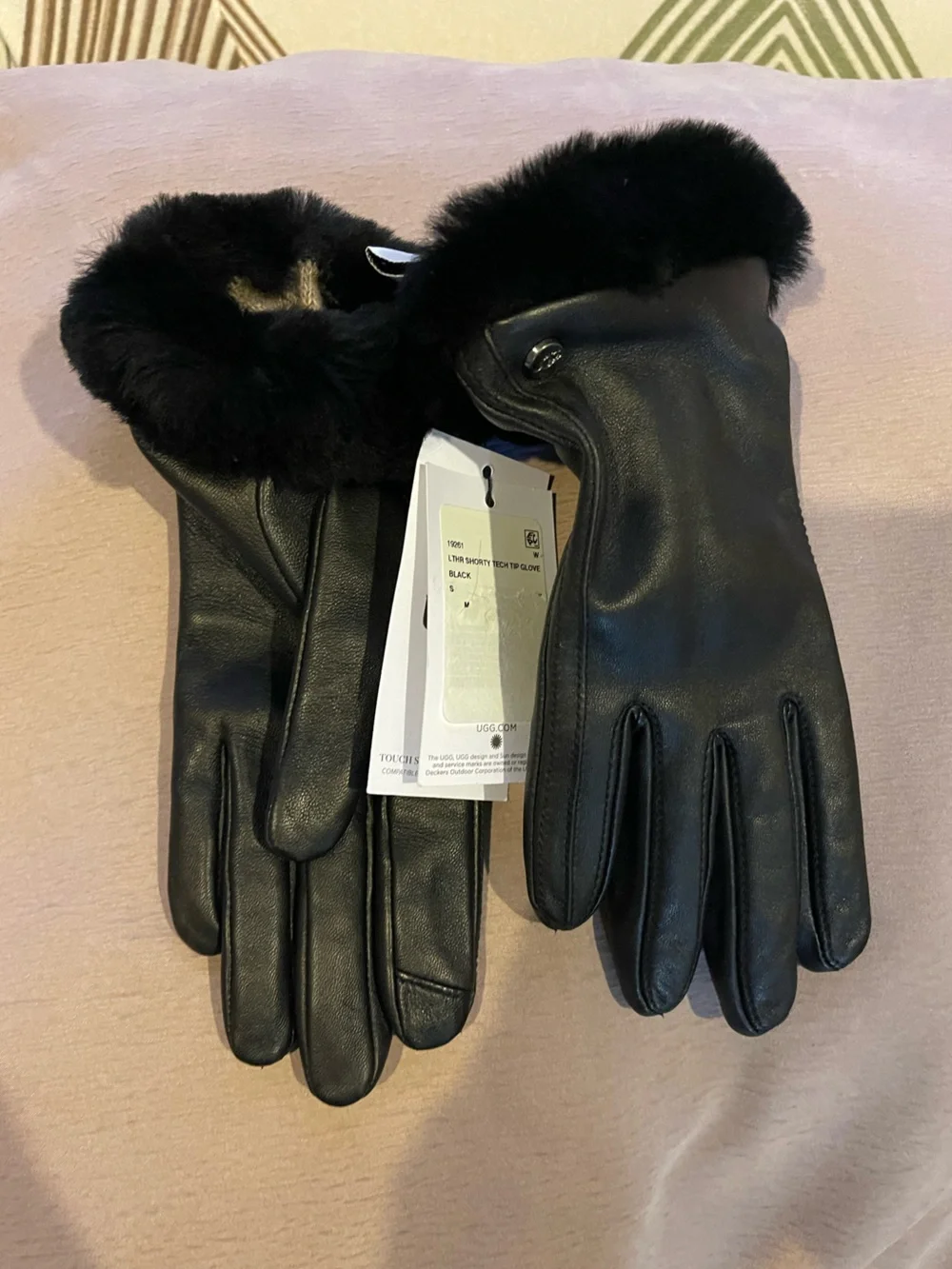 UGG Leather Shorty Tech Tip Glove Black. Size S Women